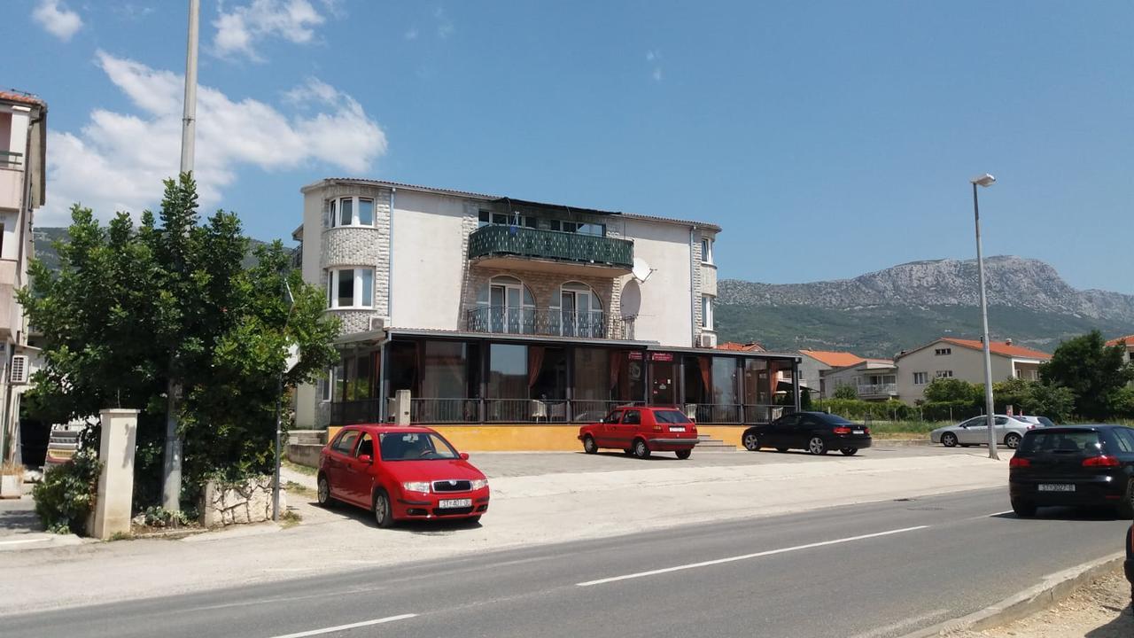Apartman Julienne Kastela Bagian luar foto